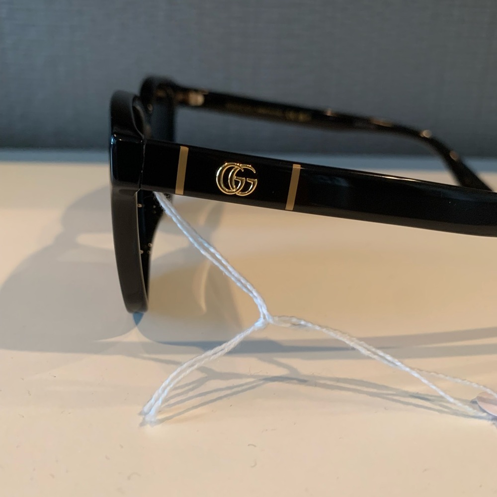 Gucci Classic Black Men's Sunglasses - Picture 10 of 16